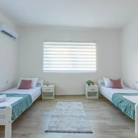 Lux Garden Apartment *